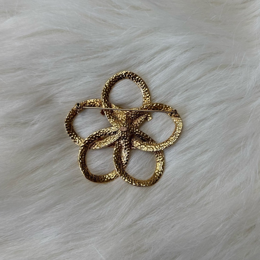 Chanel Vintage 1996 Camellia Gold Interlocking Flower Brooch CC - Picture 2 of 4